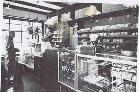 De inrichting van de winkel op de Voorweg in 1978 De inrichting van de winkel op de Voorweg in 1978